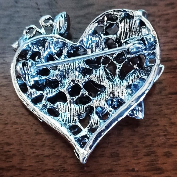 Cute Blue Butterfly Brooch - Picture 2 of 4